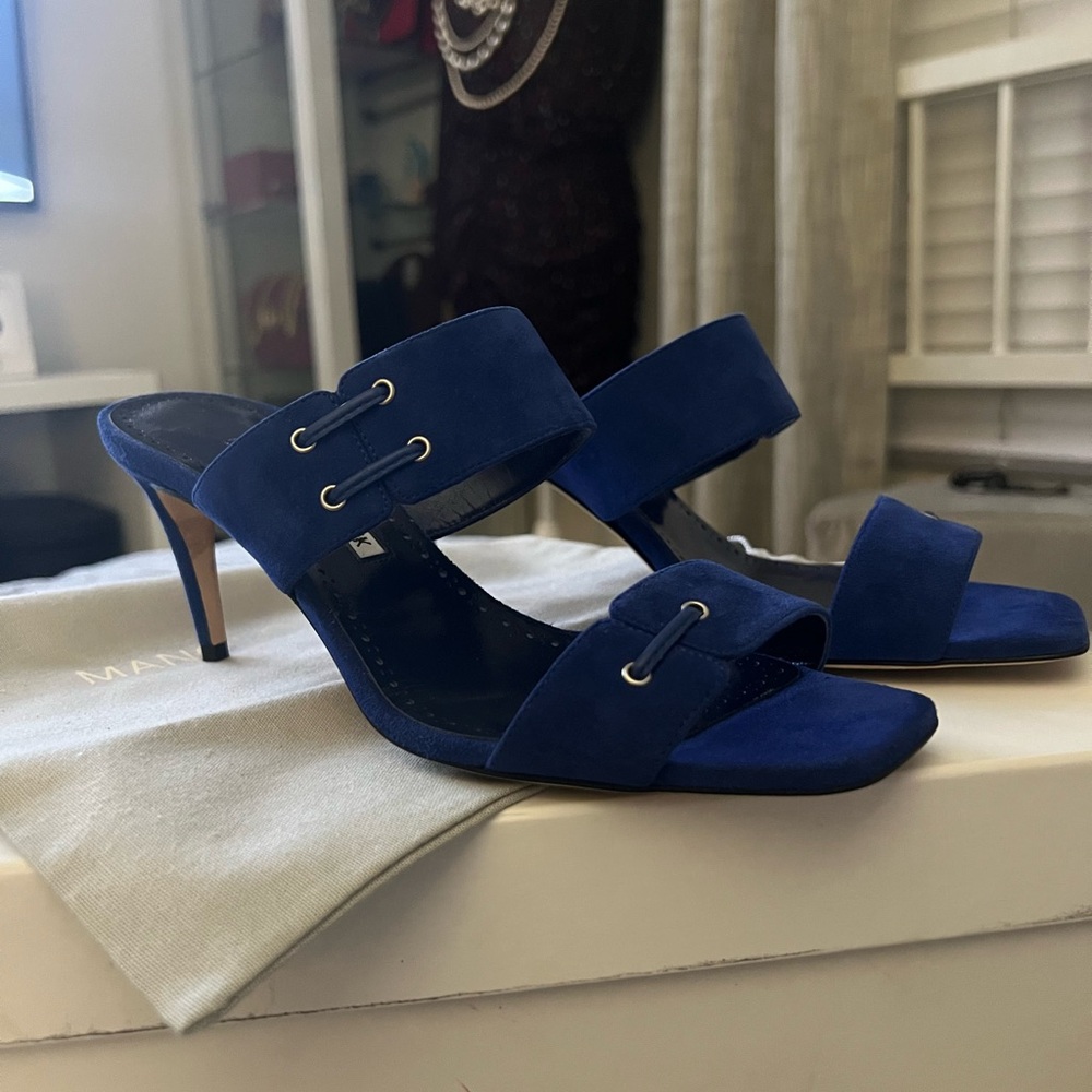 MANOLO BLAHNIK  70MM NEBRE SUEDE TWO BAND SA COLOR: BLUE SIZE: 8B